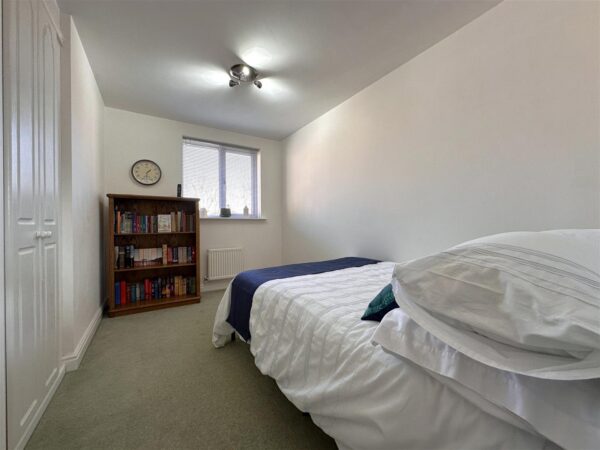 Dale Way, Fernwood, Newark