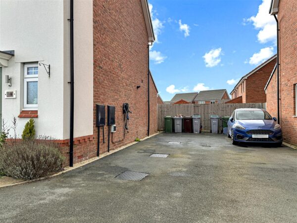 Cloverfield Place, Middlebeck, Newark