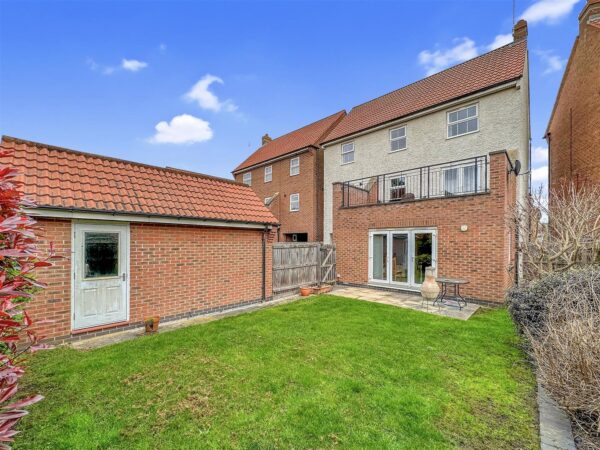 Marron Close, Fernwood, Newark