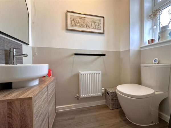 Cloverfield Place, Middlebeck, Newark