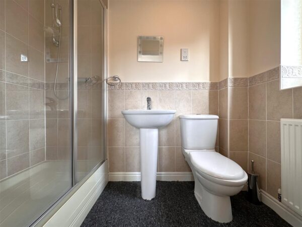 Oakfield Road, Fernwood, Newark