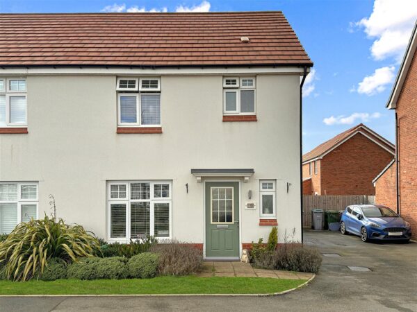 Cloverfield Place, Middlebeck, Newark