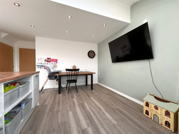 Cloverfield Place, Middlebeck, Newark