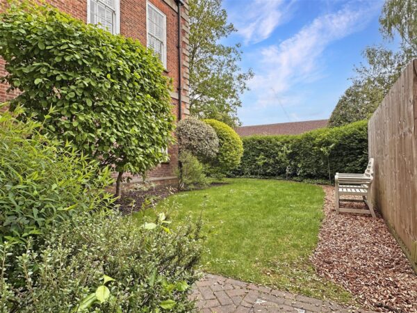 GROUND FLOOR APARTMENT, Bishops Place, Balderton Gate, Newark