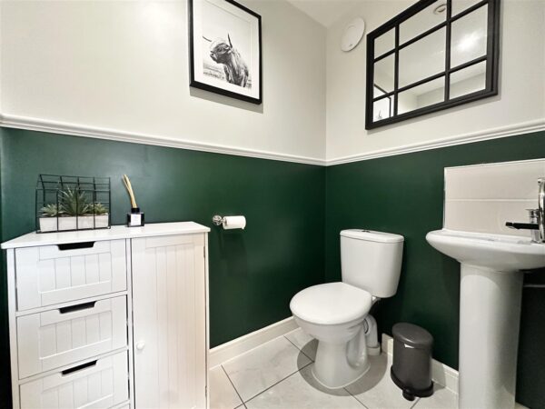 Charters Drive, Newark