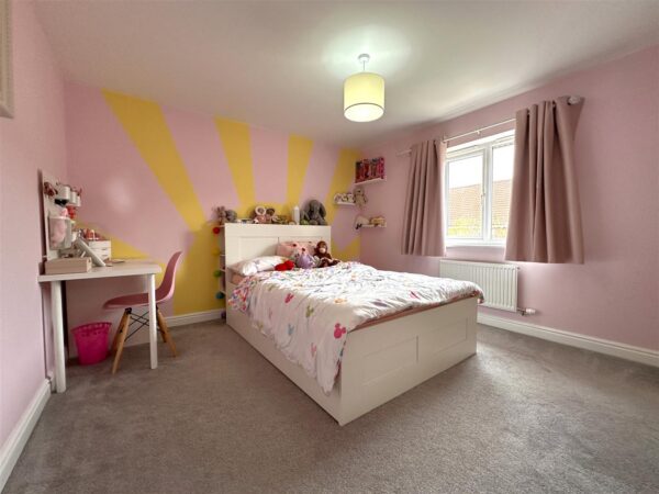 Carnell Lane, Fernwood, Newark