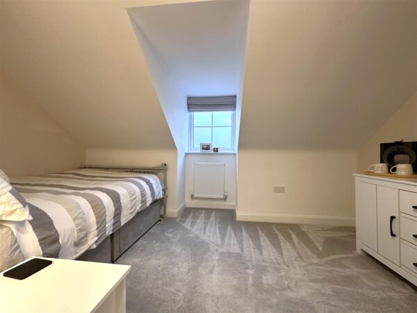 Phoenix Lane, Fernwood, Newark