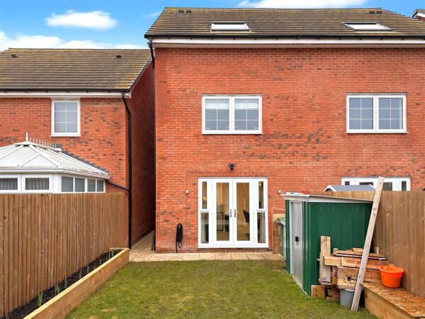 Phoenix Lane, Fernwood, Newark