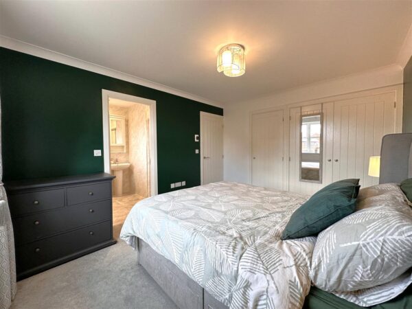 Charters Drive, Middlebeck, Newark