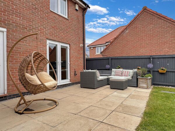 Carnell Lane, Fernwood, Newark