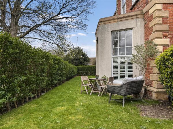 GROUND FLOOR APARTMENT, Bishops Place, Balderton Gate, Newark