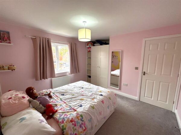 Carnell Lane, Fernwood, Newark