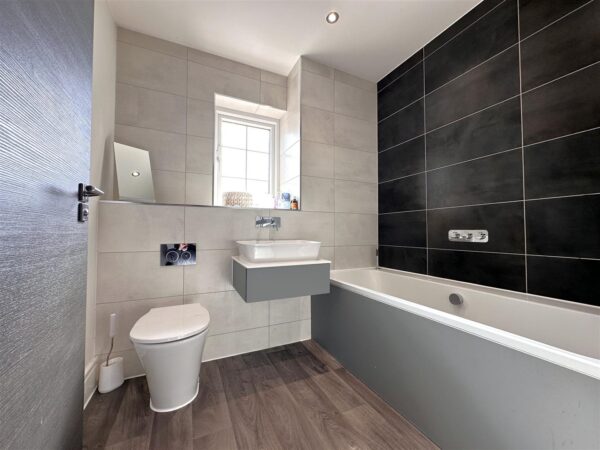 Loom Gardens, Middlebeck, Newark