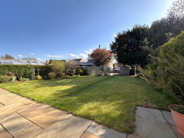 Little Hollies, The Close, Averham, Newark