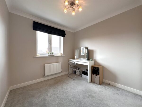 Charters Drive, Middlebeck, Newark