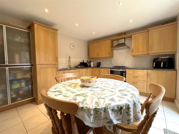 Carnell Lane, Fernwood, Newark