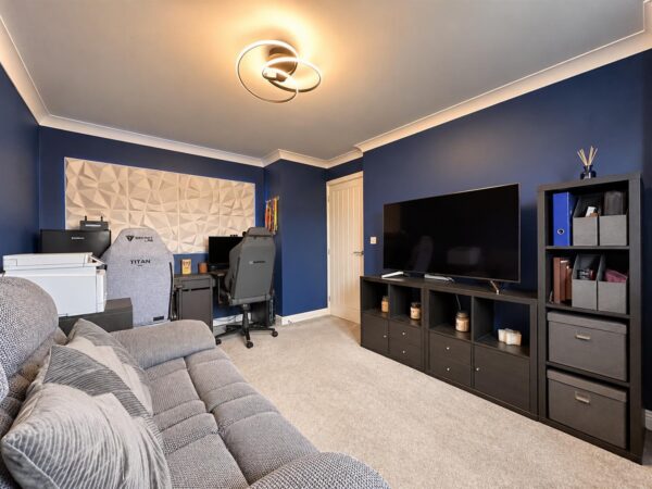 Charters Drive, Middlebeck, Newark