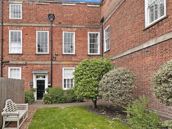GROUND FLOOR APARTMENT, Bishops Place, Balderton Gate, Newark