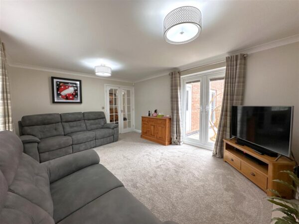 Carnell Lane, Fernwood, Newark