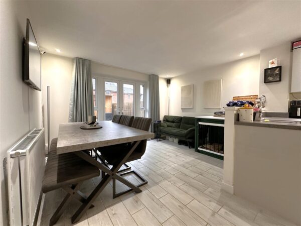 Phoenix Lane, Fernwood, Newark