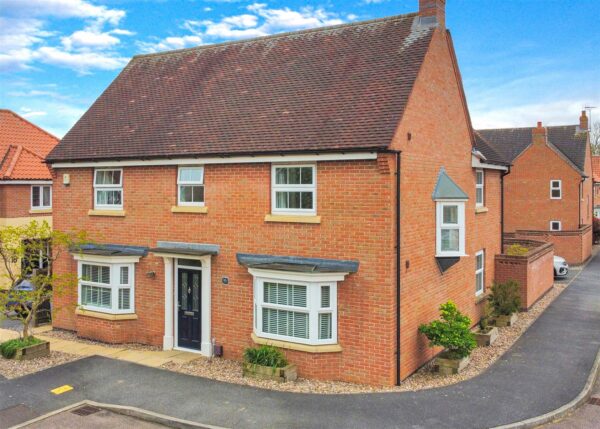 Carnell Lane, Fernwood, Newark