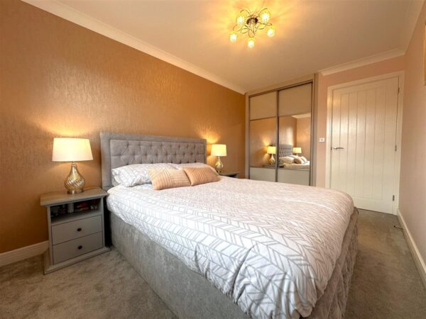 Charters Drive, Middlebeck, Newark