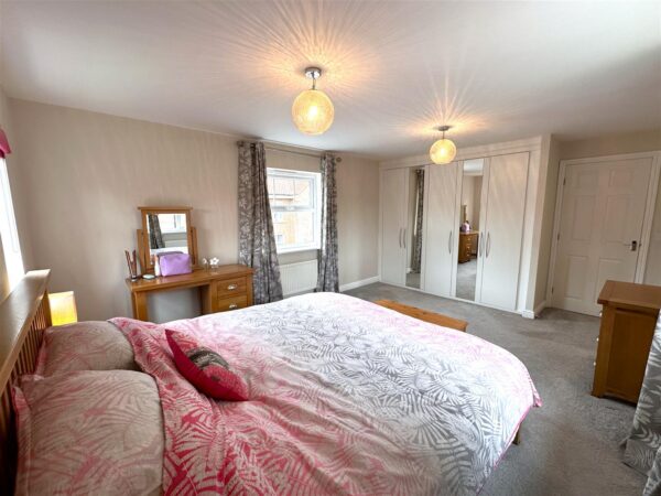 Carnell Lane, Fernwood, Newark