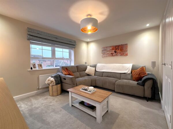 Phoenix Lane, Fernwood, Newark