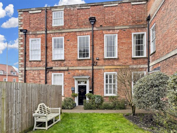 GROUND FLOOR APARTMENT, Bishops Place, Balderton Gate, Newark