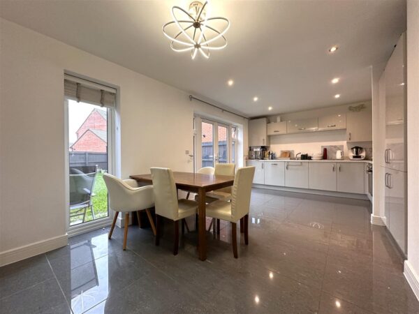 Charters Drive, Middlebeck, Newark