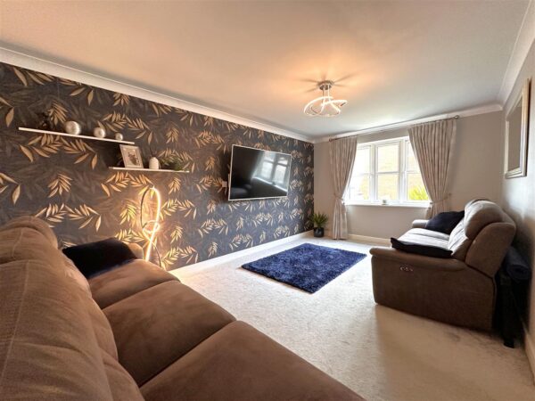 Charters Drive, Middlebeck, Newark