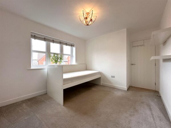 Charters Drive, Middlebeck, Newark