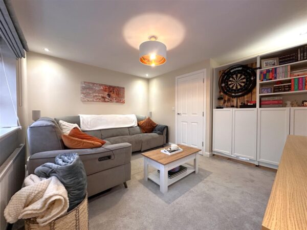 Phoenix Lane, Fernwood, Newark