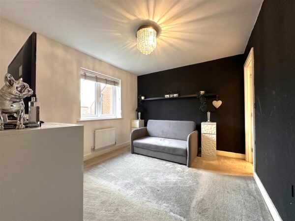 Charters Drive, Middlebeck, Newark