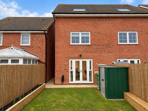 Phoenix Lane, Fernwood, Newark