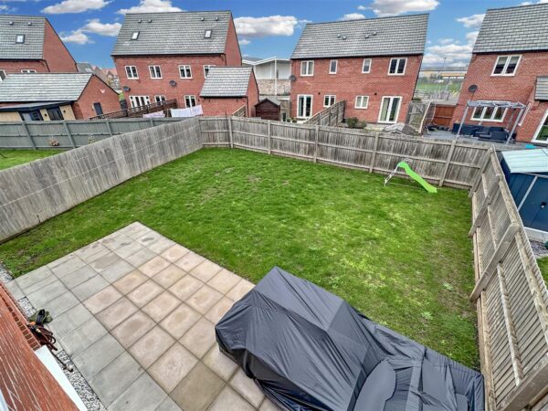 Charters Drive, Newark