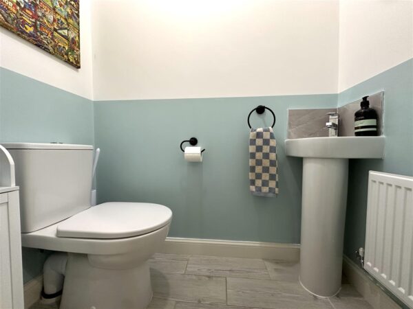 Phoenix Lane, Fernwood, Newark