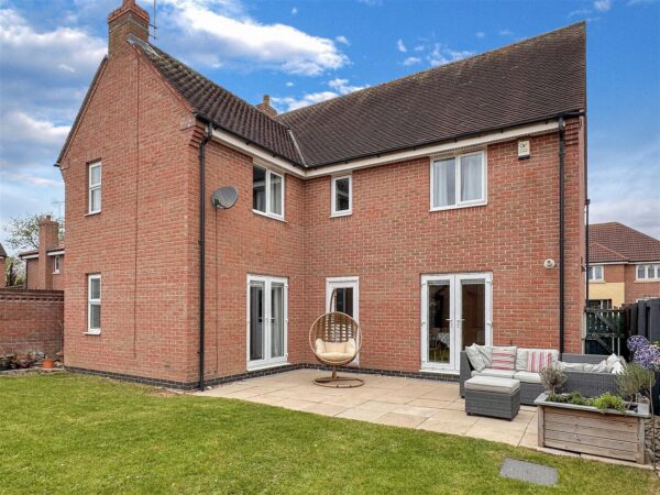 Carnell Lane, Fernwood, Newark