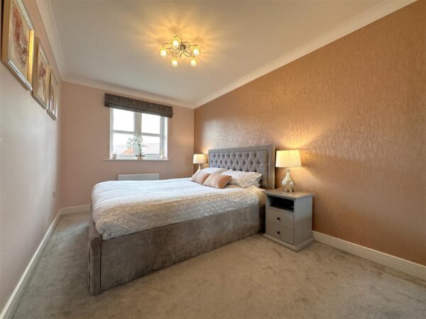 Charters Drive, Middlebeck, Newark