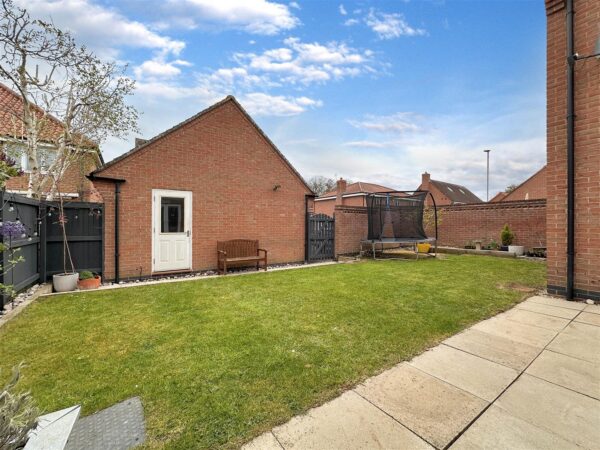 Carnell Lane, Fernwood, Newark