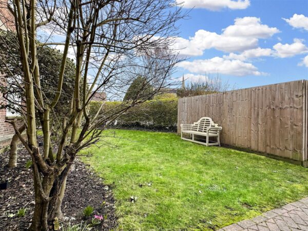 GROUND FLOOR APARTMENT, Bishops Place, Balderton Gate, Newark