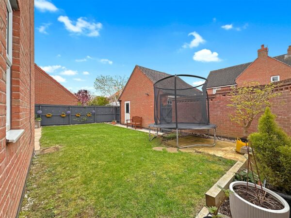 Carnell Lane, Fernwood, Newark