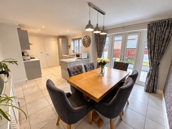 Charters Drive, Middlebeck, Newark