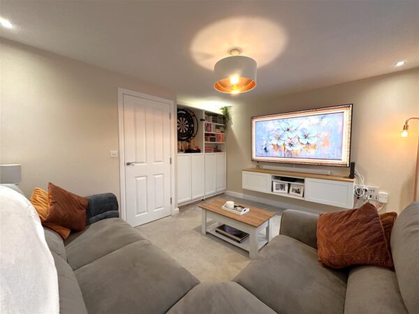 Phoenix Lane, Fernwood, Newark