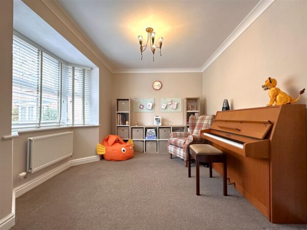 Carnell Lane, Fernwood, Newark