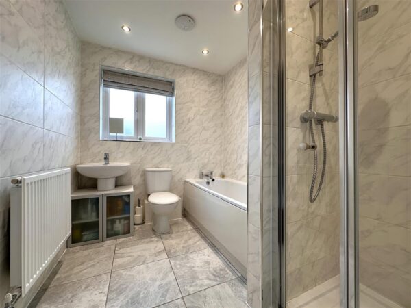 Charters Drive, Middlebeck, Newark