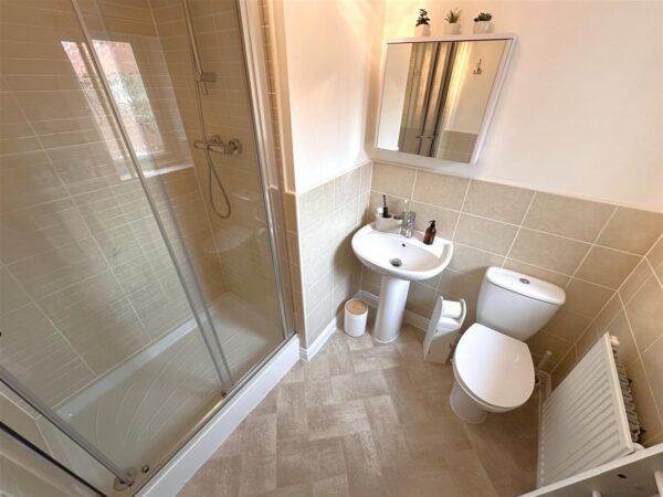 Carnell Lane, Fernwood, Newark