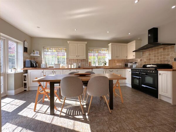 Little Hollies, The Close, Averham, Newark