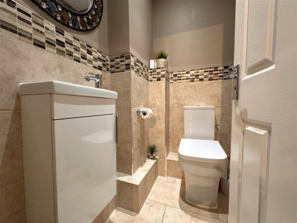 De Havilland Way, Newark