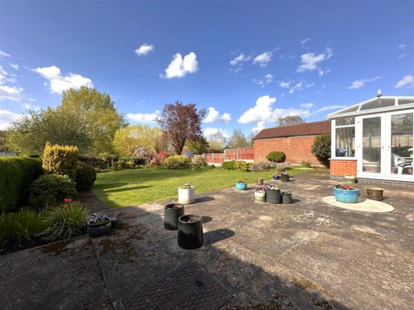 North End, Farndon, Newark